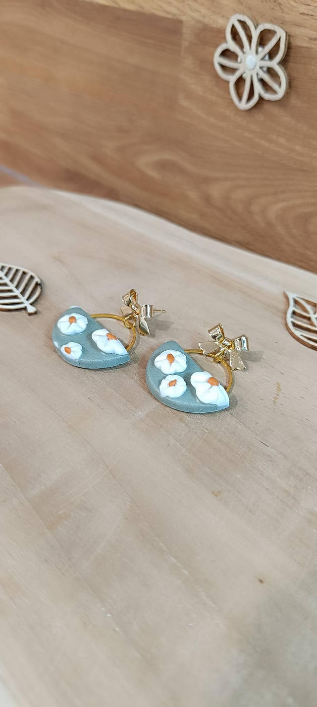 Boucles d'oreilles - Demi cercle marguerite