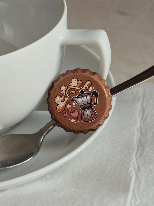 Moca konvička bottlecap pin