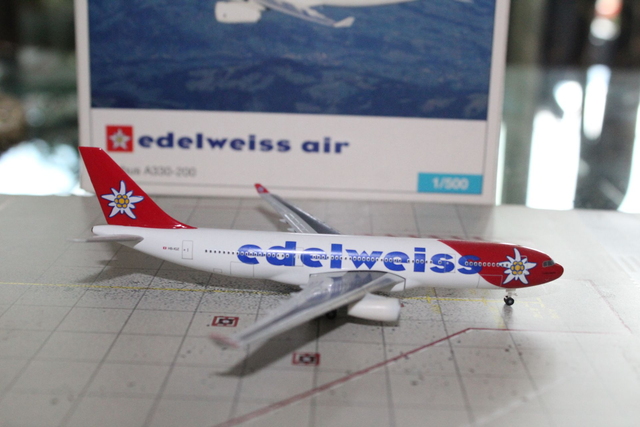 Edelweiss Air A330-200 (HB-IQZ), 1:500. Herpa