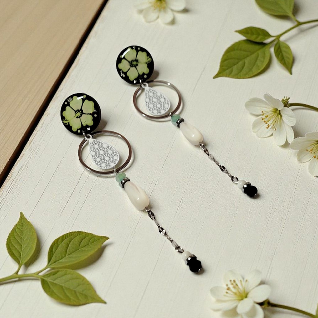 Boucles d'oreilles Flora vert clair blanc
