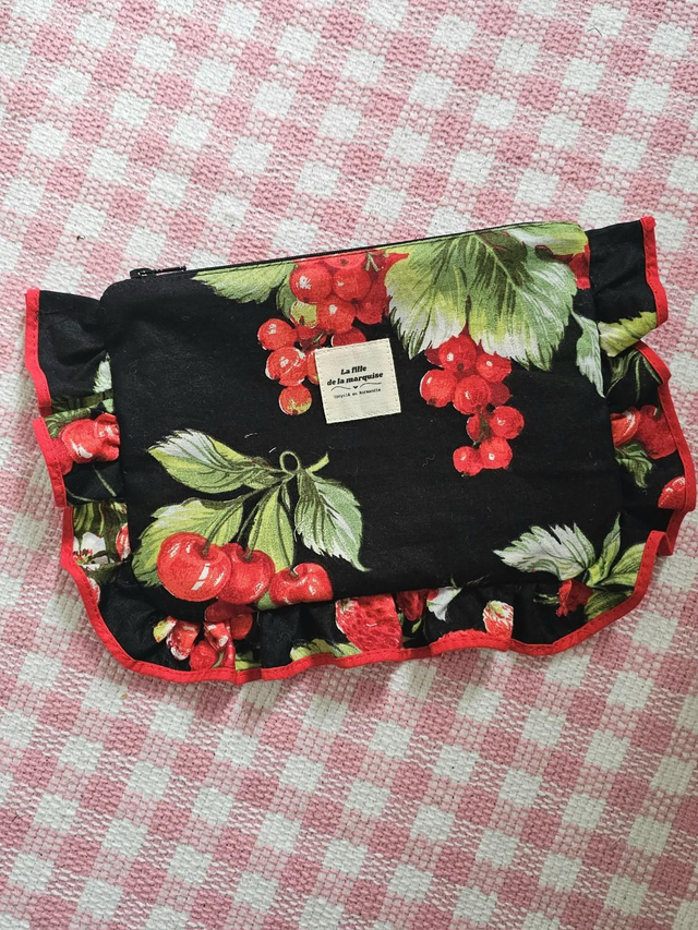 Pochette en tissus upcyclés