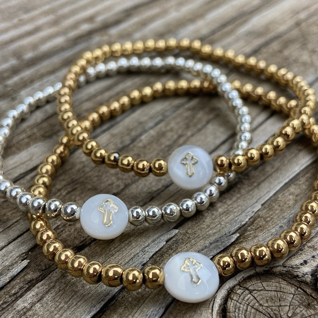 Bracelet Croix Dorée nacre 