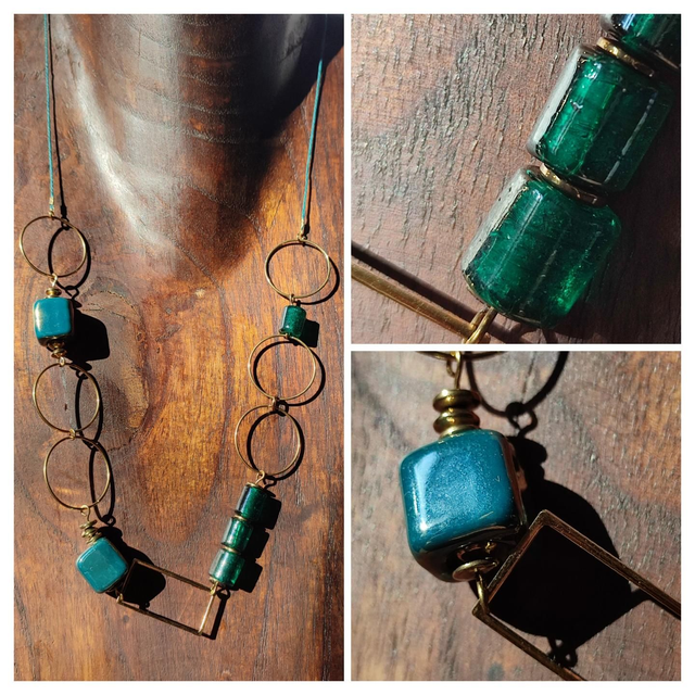 Sautoir céramique et verre&quot; bleu paon&quot;  acier inoxydable doré monté sur fil de lin réglable,- pièce unique 