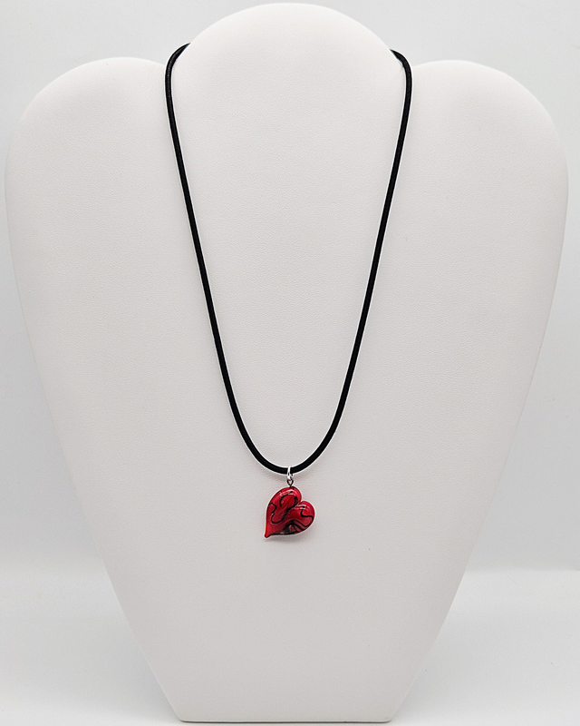 Pendentif Cœur rouge avec fil noir et aventurine dorée 4