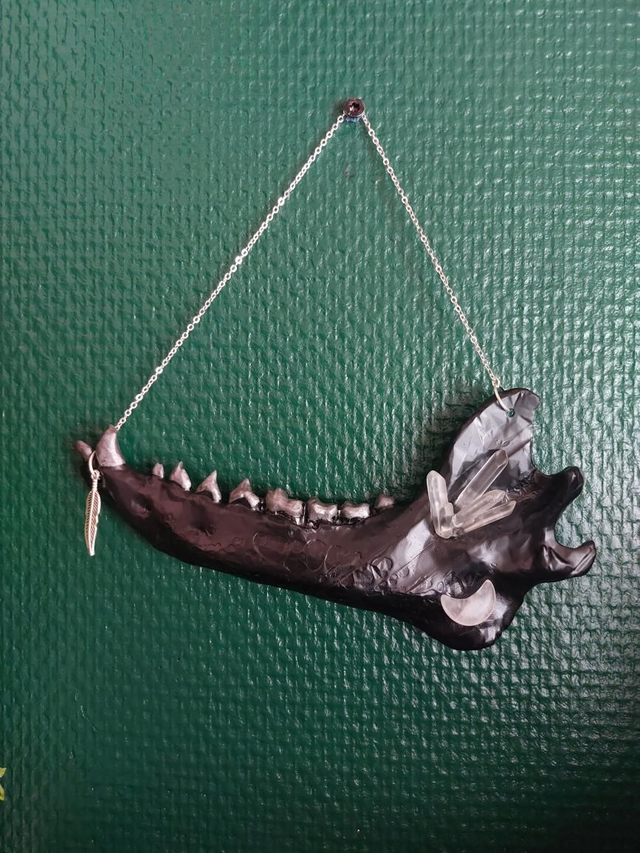 Mâchoire de renard en résine avec cristaux