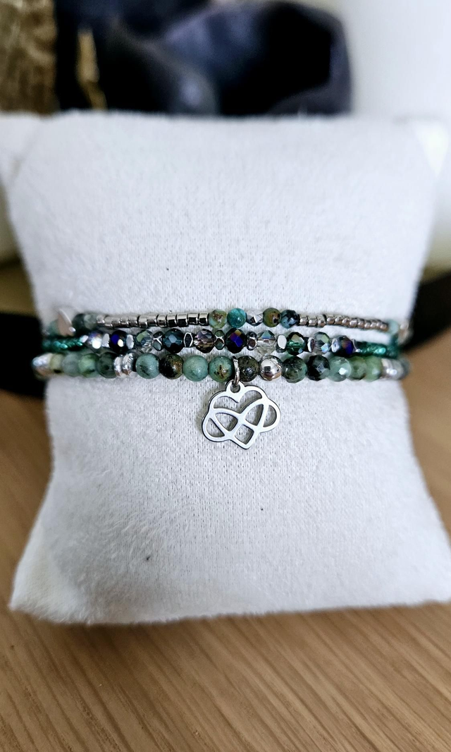 Bracelet triple rangs pendentif cœur infini