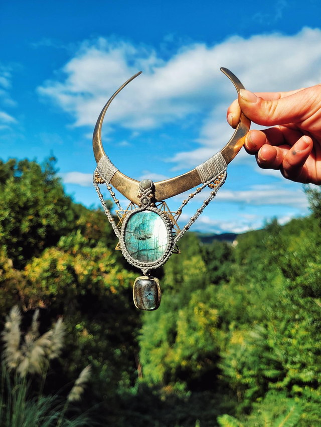 Labradorite et torque laiton 