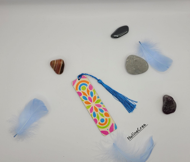 Marque-pages bois customiser pétales multicolores