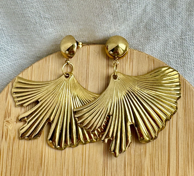 Boucles d'oreilles pétales dorées