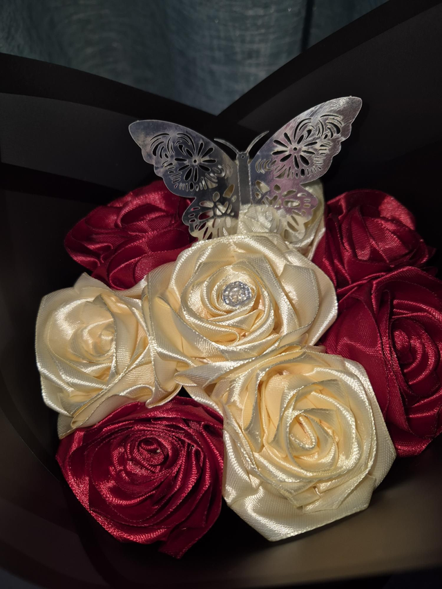  Burgandy and Beige (8Roses)