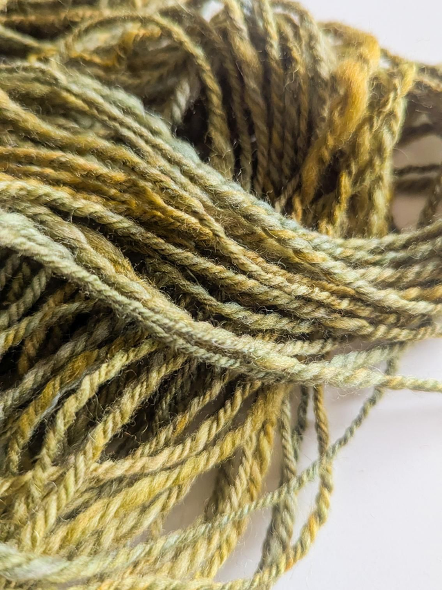 Laine mérinos d'Arles teinte et filée main