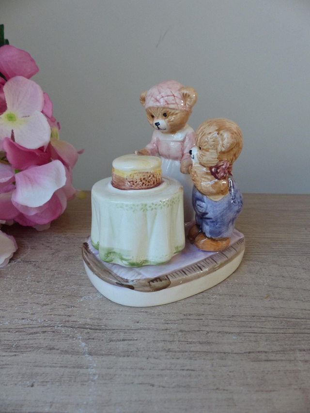 Figurine Maman Ours et Son Ourson – Collection Léonardo, Scène Gourmande en Céramique Vintage –Décoration tendre pour cuisine chambre cadeau