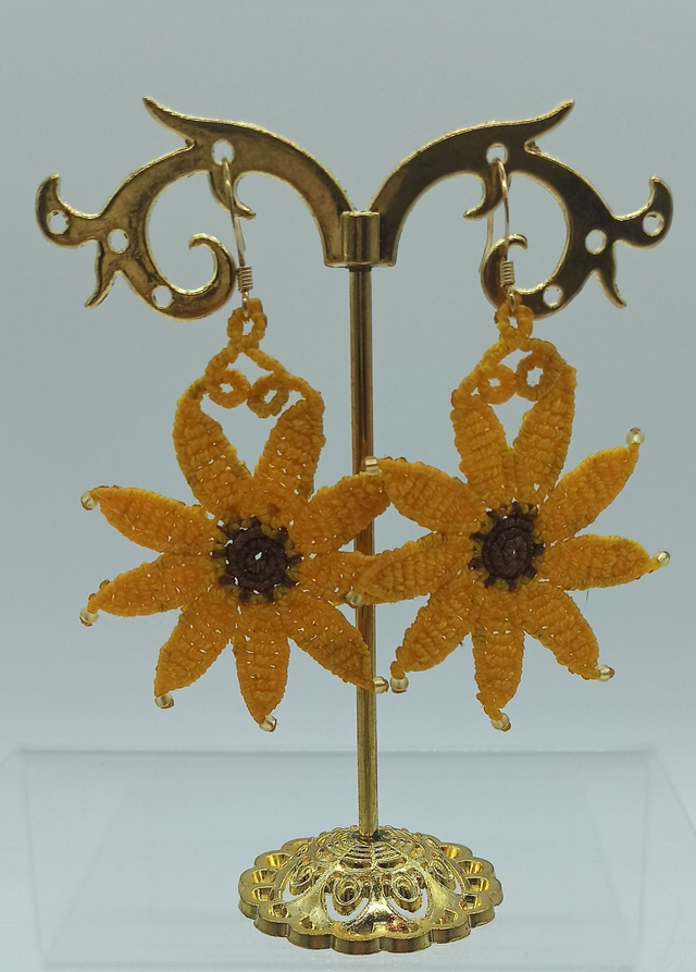 boucles d'oreilles micro macramé tournesols