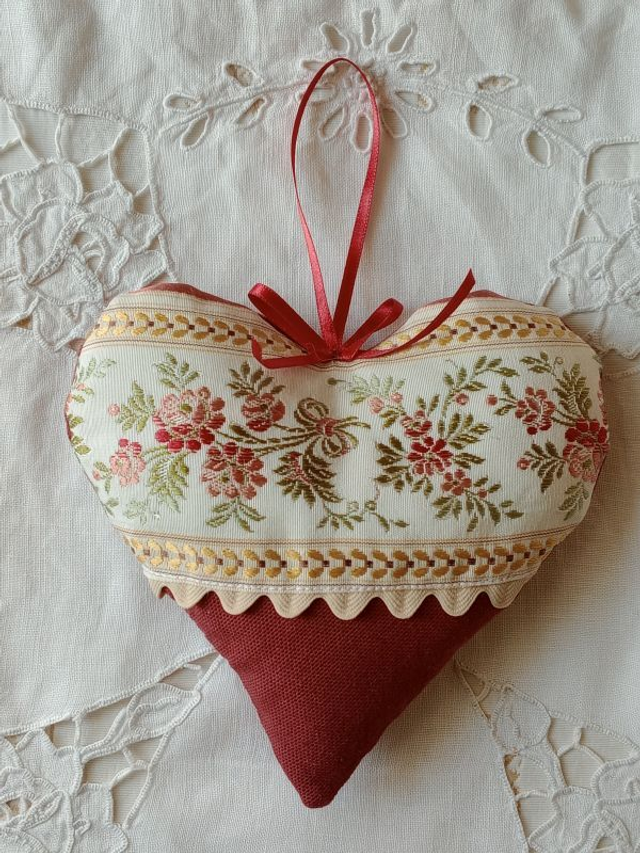 coussin de porte cœur à suspendre linge ancien dentelle