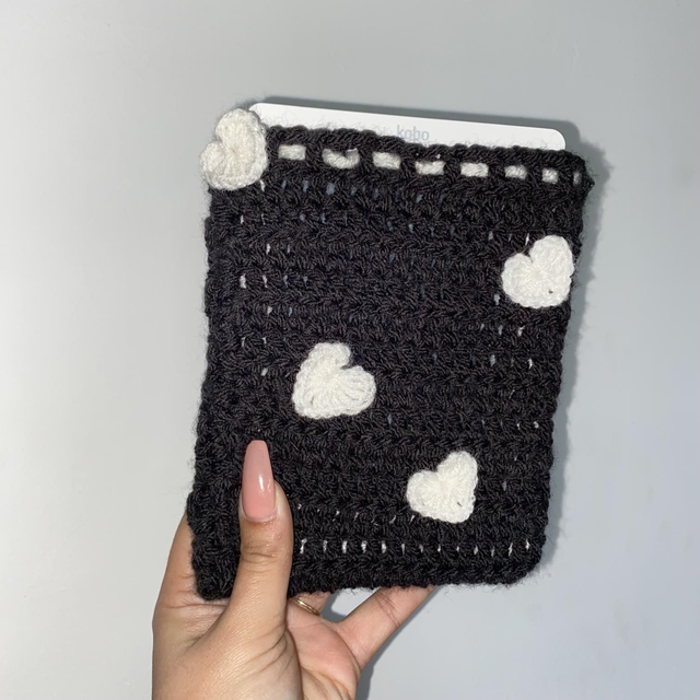 Pochette Liseuse cœur noir 