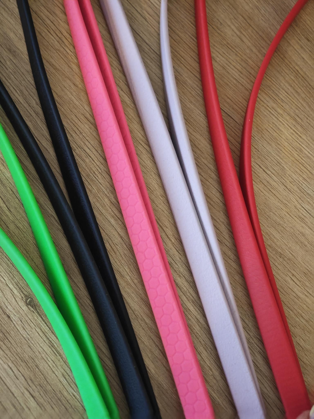 Range longes/laisses ou encore grand poignées ou mini laissesen sangle enduites (Biothane)