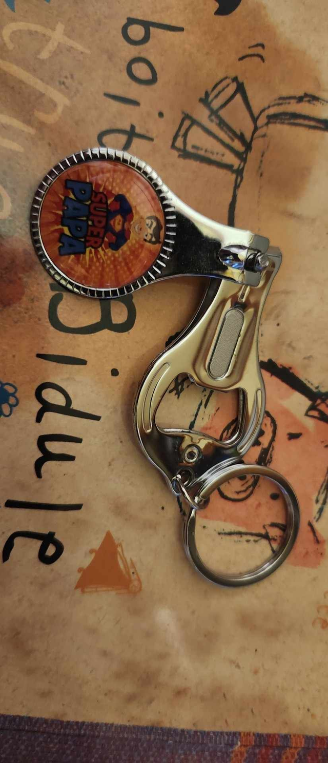 PORTE CLÉ COUPE-ONGLE  &quot; Super Papa &quot;