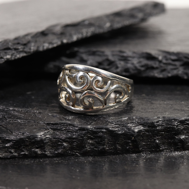 Statement Handcrafted Vintage Sterling Silver 925 Modernest Carved Swirl Vine Floral Band  Design Ring Size N - 6 1/2