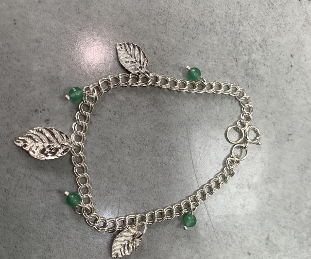 Leaf charm bracelet 