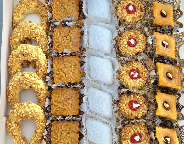 Assortiment de 25 pâtisseries fines traditionnelles