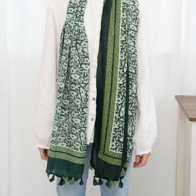 Foulard imprimé fleur avec pompon