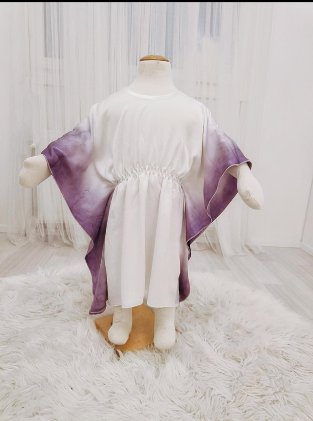 Satiini kaftaani mekko