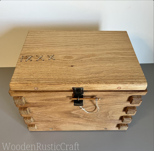 Country-Style Oak Keepsake Chest | Memory Box