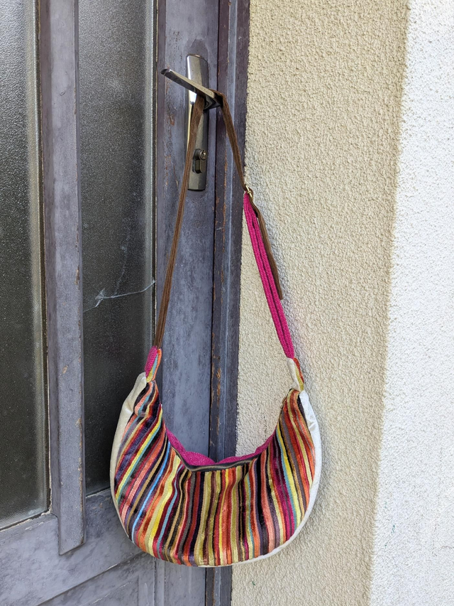 Sac DEMILUNE Velours rayé et Fushia