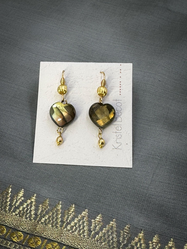 Boucles d'oreilles "coeur" en labradorite petit modèle