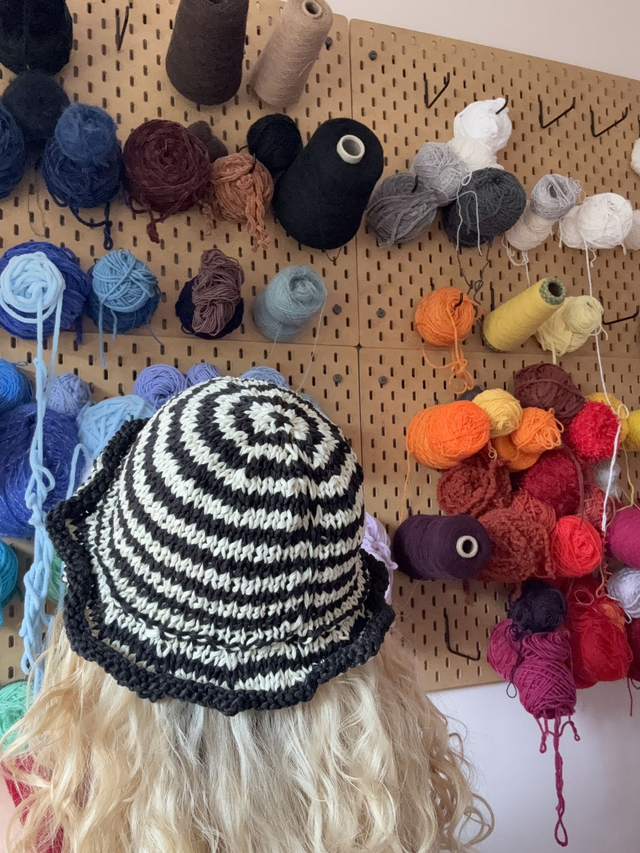 CHAPEAU NOIR &amp; BLANC