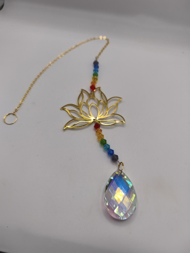 Bijou de soleil lotus doré 