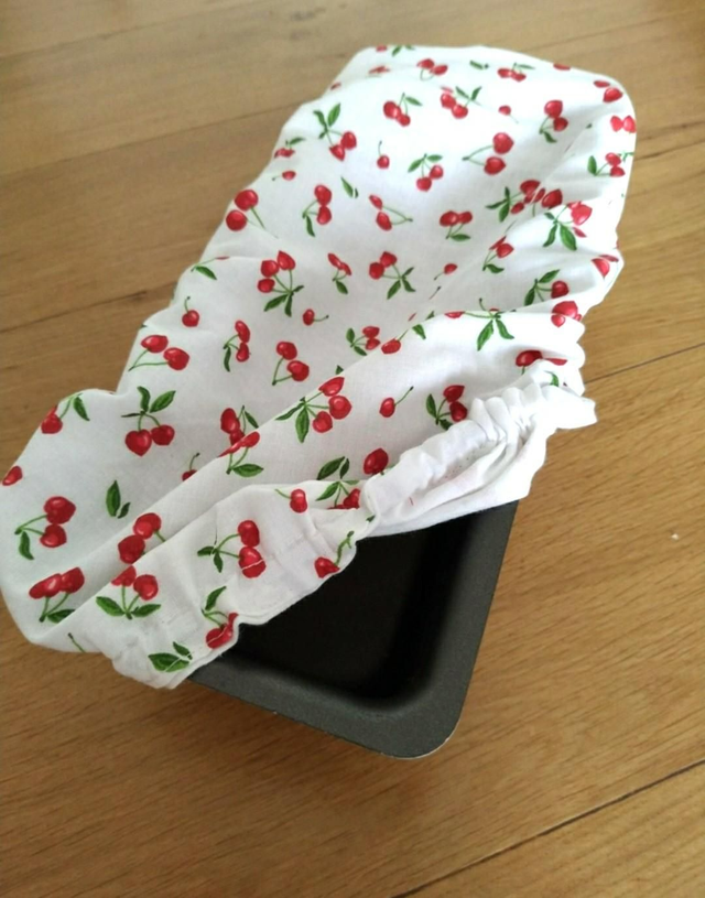 Charlotte Couvre-plat à cake