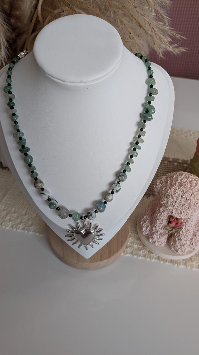 Black spinnel, agate and green aventurine necklace