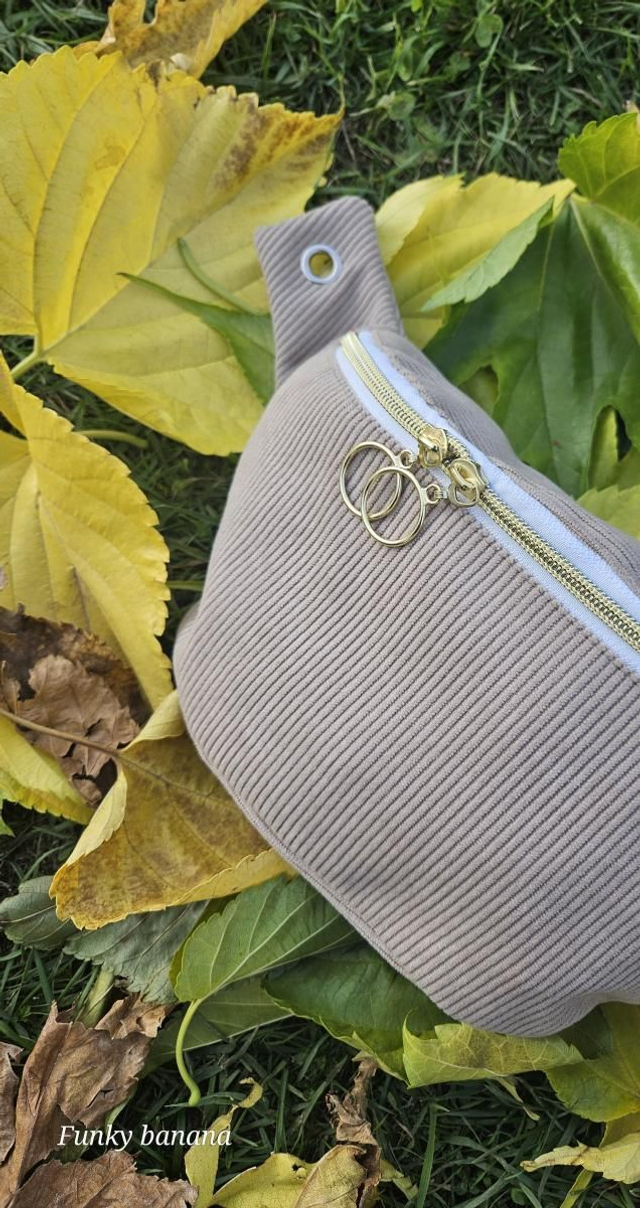 Banane forme classique velours beige taille M