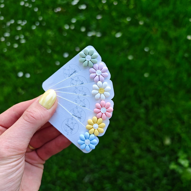 Pastel Daisy – Mali uhančki v obliki marjetice