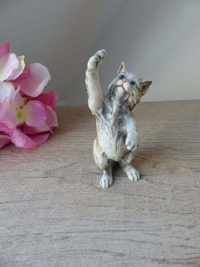 Collection Petit Chat Figurine Miniature en Résine Peint Main, Chat Mignon Joueur Chasseur Réaliste, Chat Animal de Compagnie Cadeau Ami
