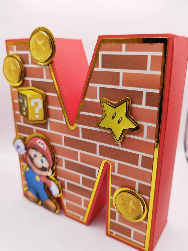 Lettre initiale 3D thème "Mario Bros" (mur+Mario)