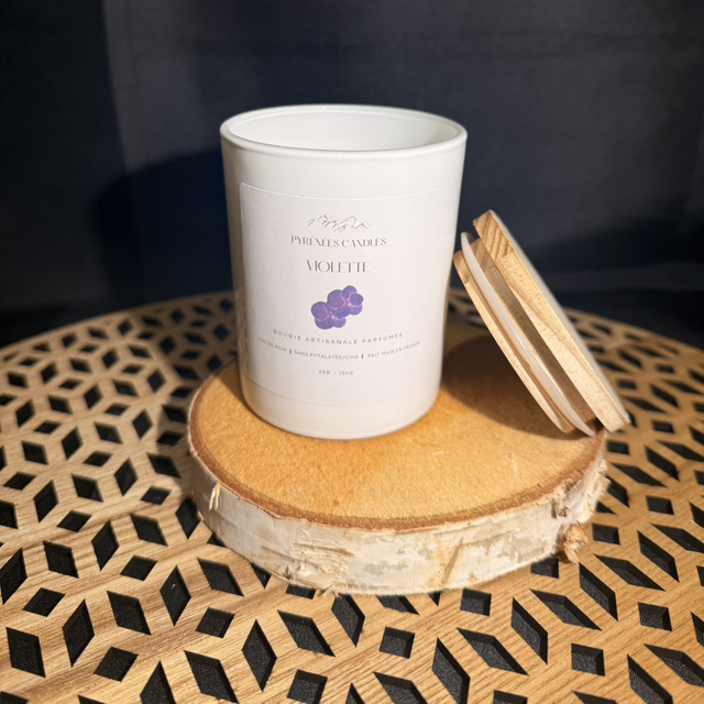 Bougie artisanale violette 
