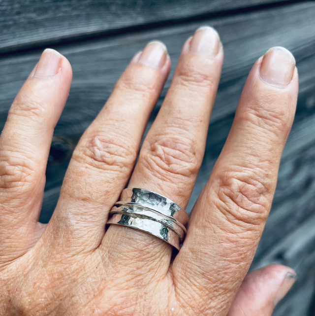 Bague anti-stress en argent « Au milieu coulent 2 rivières »