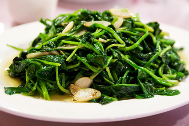  Epinard sauté à l'ail 