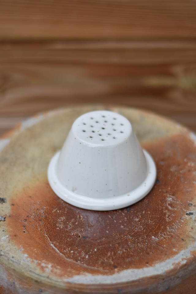Petit filtre à thé, céramique 