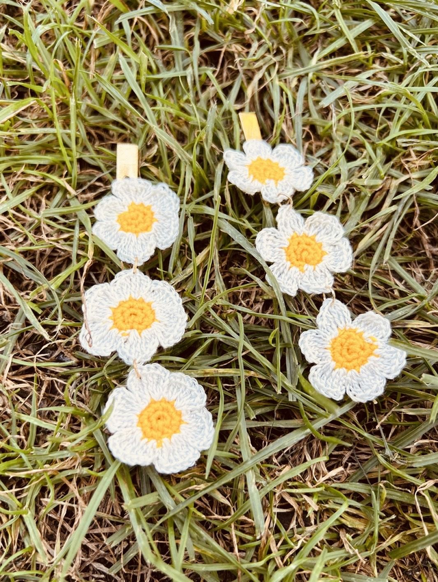 Boucles d&#039;oreilles en crochet pâquerettes