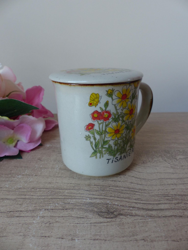 Tisanière Vintage en Grès Français – Mug avec Couvercle – Décor Floral Champêtre – Tasse Beige Mouchettée – Cadeau pour Amateur de Thé