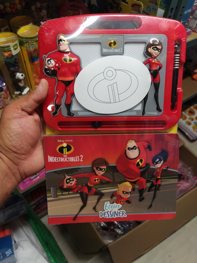 COFFRET ECRIRE ET DESSINER LES INDESTRUCTIBLES