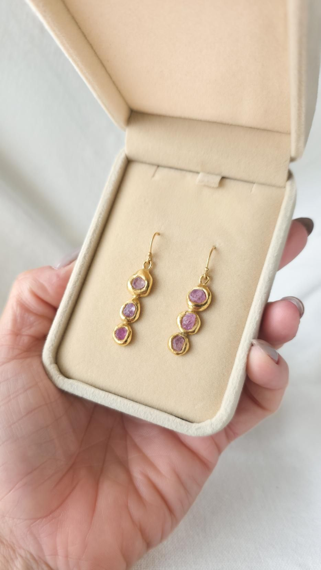 Brincos Safira Rosa em Bruto