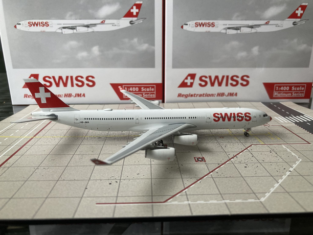 Swiss A340-300 (HB-JMA) &quot;Red Nose&quot;, 1:400, Phoenix