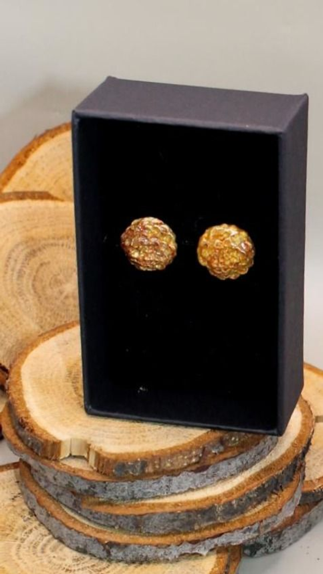 Valetut - Kullanväriset Kukka korvakorut