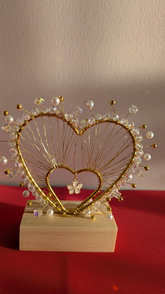 Whimsical wire art decor 