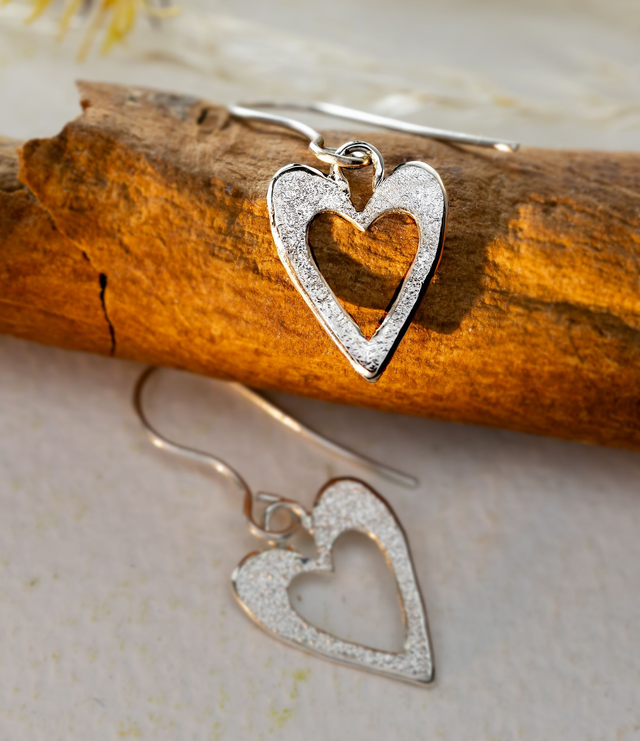Pendientes de corazones hechos a mano en plata 925 
