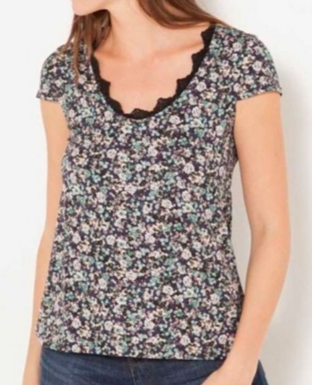 Tee-shirt col dentelle taille S (Camaïeu)